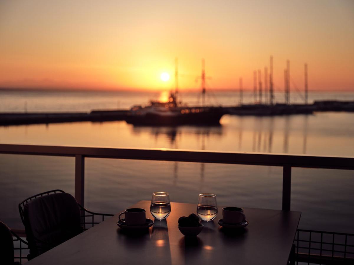 Monopolio Waterfront Apartment With Sea View, By Zantewize エクステリア 写真